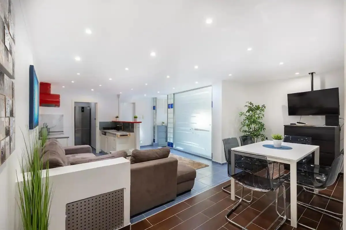 Wellness Private Space In Gozdu With Jacuzzi In Cbd Apartment Budapest